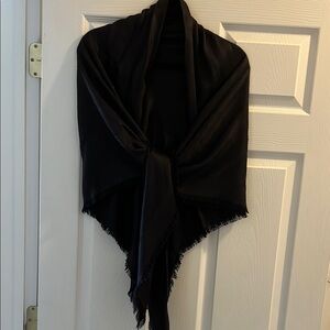 Louis Vuitton Elegant Black Shawl Wrap